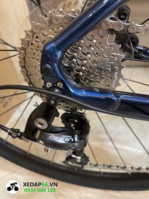 Gat lip Xe dap duong pho Touring Giant Revolt F2 2022 - Xe đạp đường phố