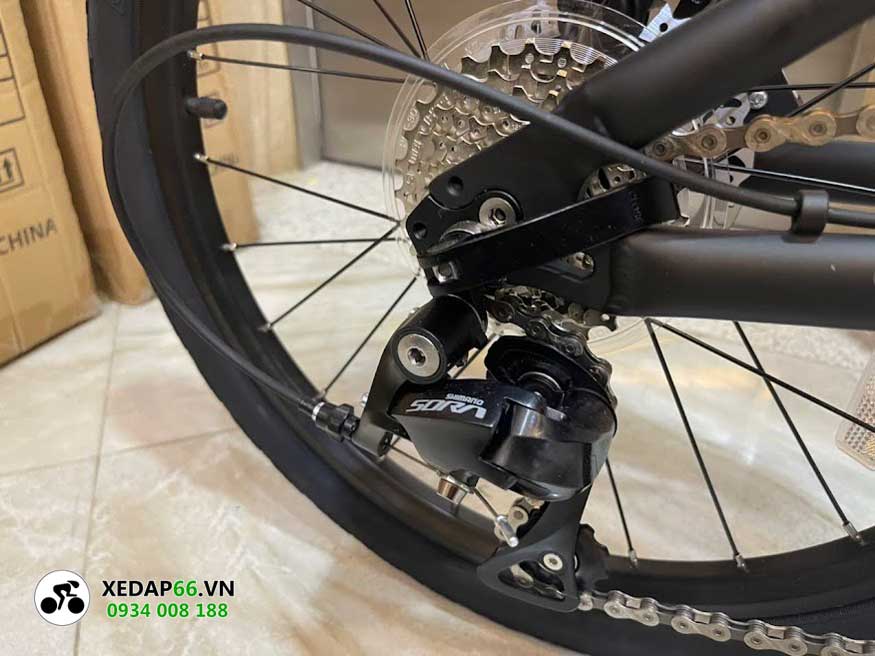 Gat lip Xe dap gap Giant Expressway D 2021 den - Xe đạp đường phố