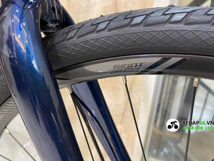 Vanh Xe dap duong pho Touring Giant Revolt F2 2022 - Xe đạp đường phố