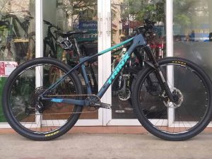 Xe dap dia hinh mtb Trinx V1500 Elite carbon den xanh - Xe đạp đường phố