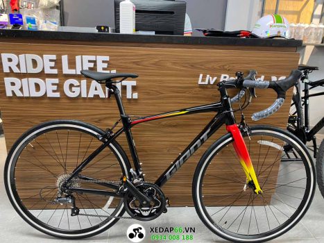 Xe dap dua road giant scr 2 2022 den cam - Xe đạp đường phố