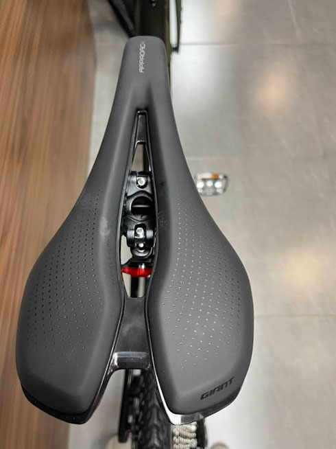 Xe đạp đua road GIANT REVOLT ADV 2 2022 14 - Xe đạp đường phố Yen Xe dap dua road Giant revolt adv 2 2022 - Xe đạp đường phố