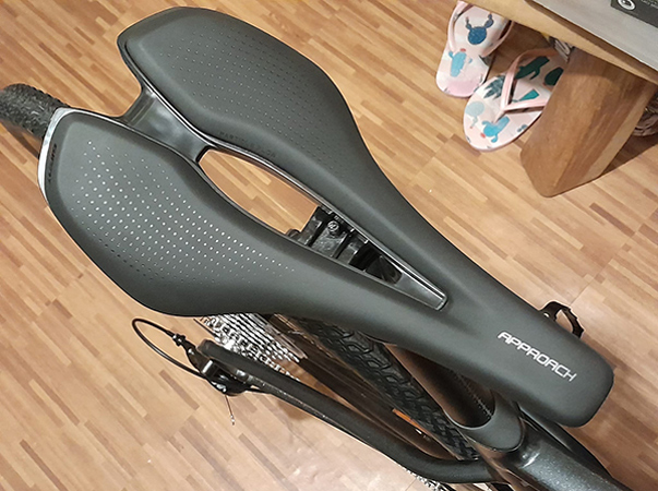 Xe đạp đua đường trường Road GIANT REVOLT 2 2022 9 - Xe đạp đường phố yen xe dap toring giant revolt 2 2022 - Xe đạp đường phố