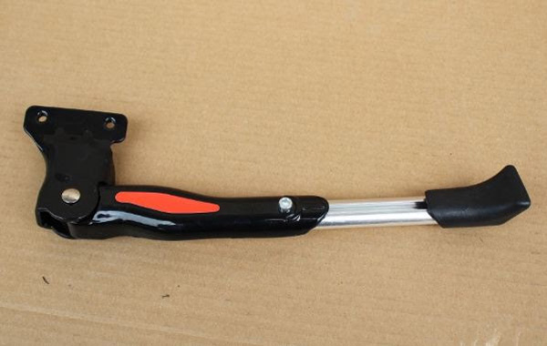 Chân chống xe đạp bắt miếng sắt liền khung 1 - Xe đạp đường phố Chan chong xe dap bat mieng sat lien khung 1 - Xe đạp đường phố