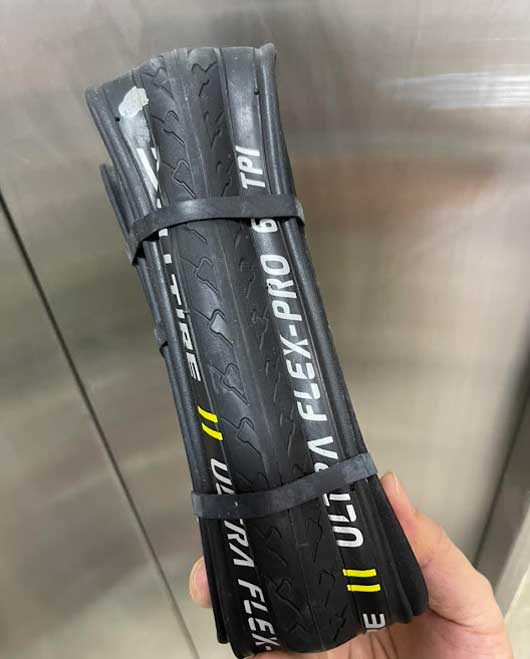 lop gap deli tire 700 23c indo 2 - Xe đạp đường phố