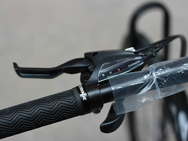 tay de trai xe dap duong pho trinx free 24 city 2023 - Xe đạp đường phố