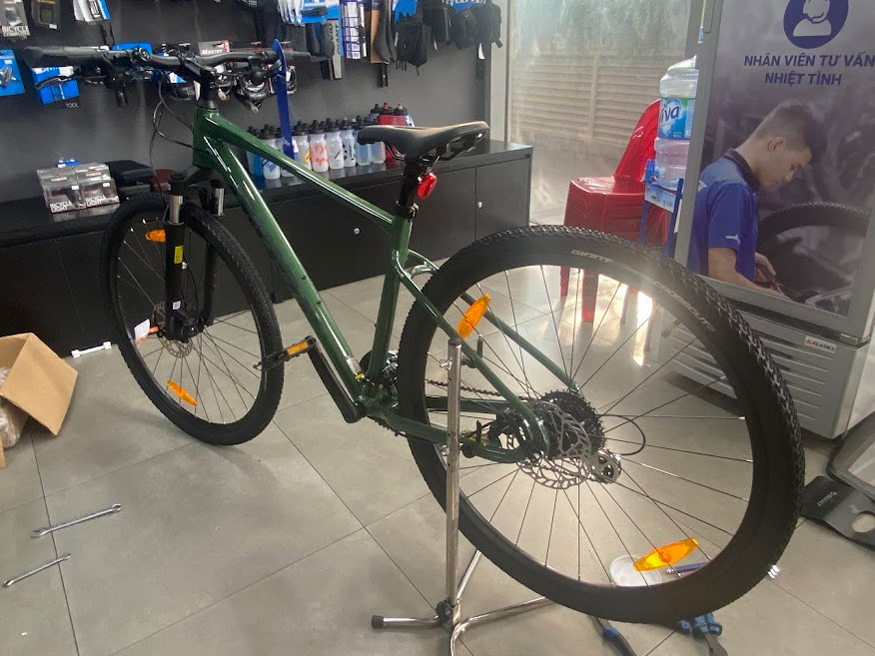 Xe đạp đường phố Hybrid GIANT ROAM 3 D 2024 (QT) 2 - Xe đạp đường phố xe dap duong pho hybrid giant roam 3 d 2024 green 02 - Xe đạp đường phố