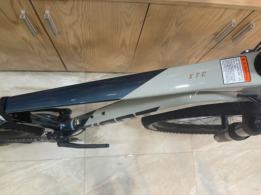 khung xe dap giant xtc adv 2 2024 ghi xanh 02 - Xe đạp đường phố