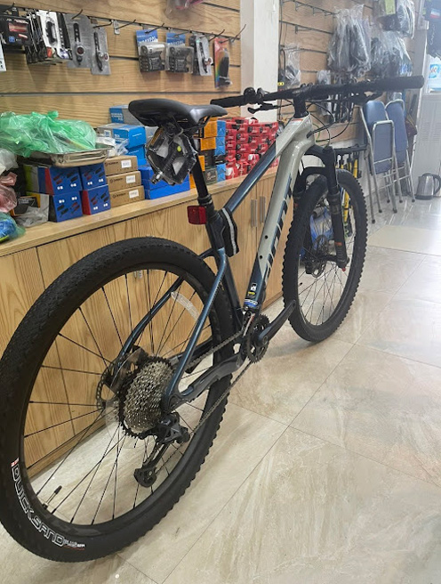 xe dap dia hinh mtb giant xtc adv 2 2024 ghi xanh 03 - Xe đạp đường phố