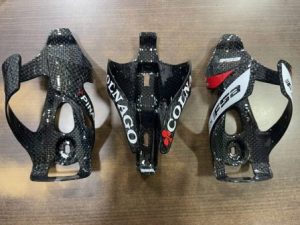 Gọng bình nước Carbon gắn xe đạp