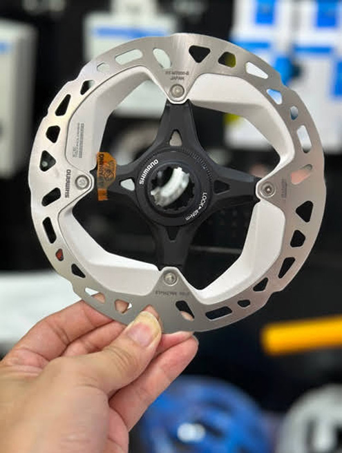 Đĩa phanh tản nhiệt Shimano Deore XT M800 Center Lock - Chính hãng Japan 1 - Xe đạp đường phố dia phanh xe dap shimano xt mt800 japan 01 - Xe đạp đường phố