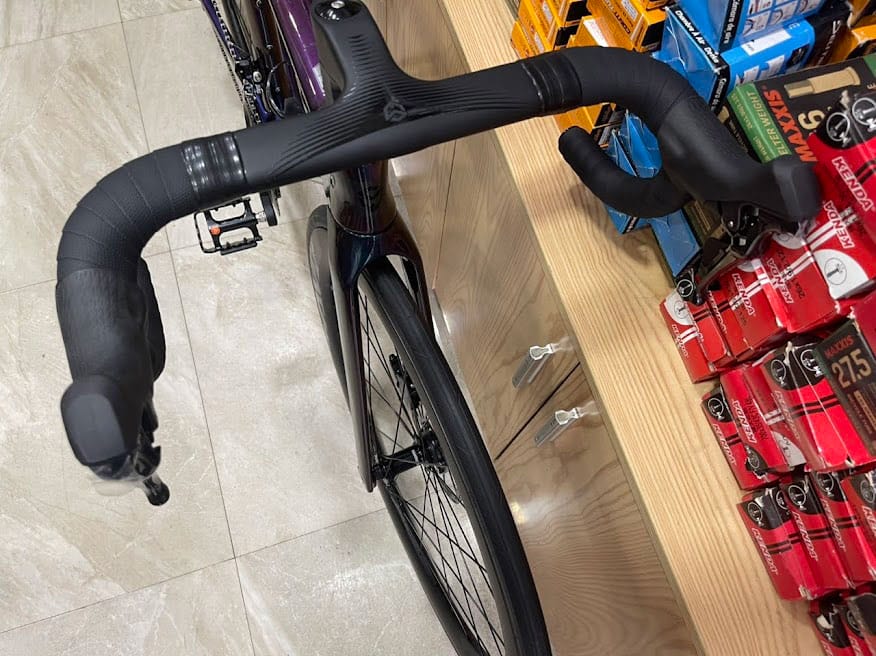 Xe đạp đua road SAVA X9-02 R7000 (Full Carbon) 9 - Xe đạp đường phố ghi dong xe dap dua road sava x9 r7000 full carbon 02 - Xe đạp đường phố