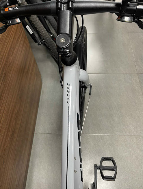 Xe đạp thể thao đường phố GIANT ESCAPE 2 CITY 2024 8 - Xe đạp đường phố khung xe dap duog pho giant escape 2 city 2024 ghi trang - Xe đạp đường phố