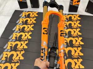 Phuộc hơi xe đạp Fox Kashima SC Factory 32 29″ boost 110x15mm 2 - Xe đạp đường phố phuoc hoi Fox Kashima SC Factory 32 29 boost cam - Xe đạp đường phố