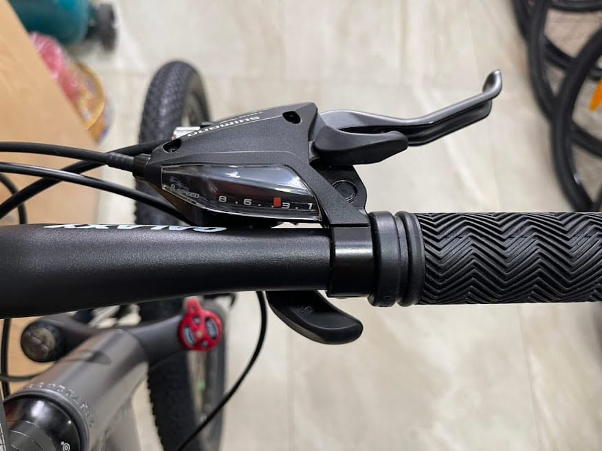 tay de phai xe dap galaxy ml200 2024 - Xe đạp đường phố