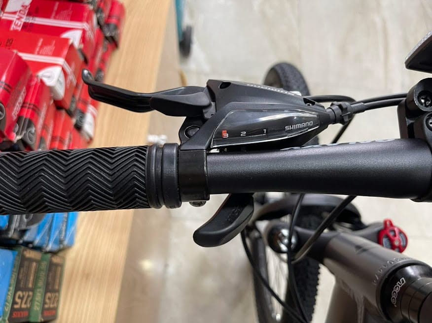 tay de trai xe dap galaxy ml200 2024 - Xe đạp đường phố