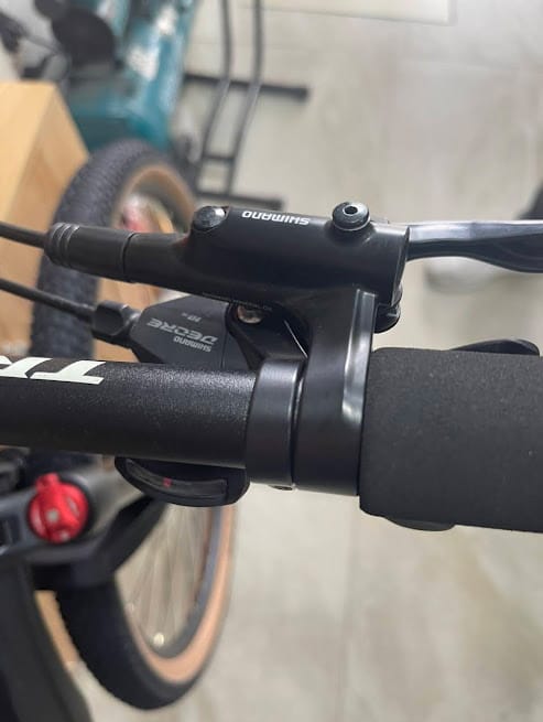 tay de xe dap dia hinh trinx v35 pro carbon - Xe đạp đường phố