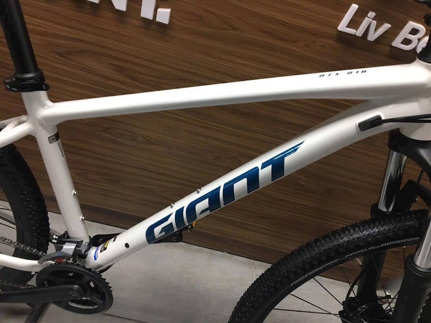 Xe đạp địa hình mtb GIANT ATX 810 2025 6 - Xe đạp đường phố khung xe dap giant atx 810 2025 trang - Xe đạp đường phố