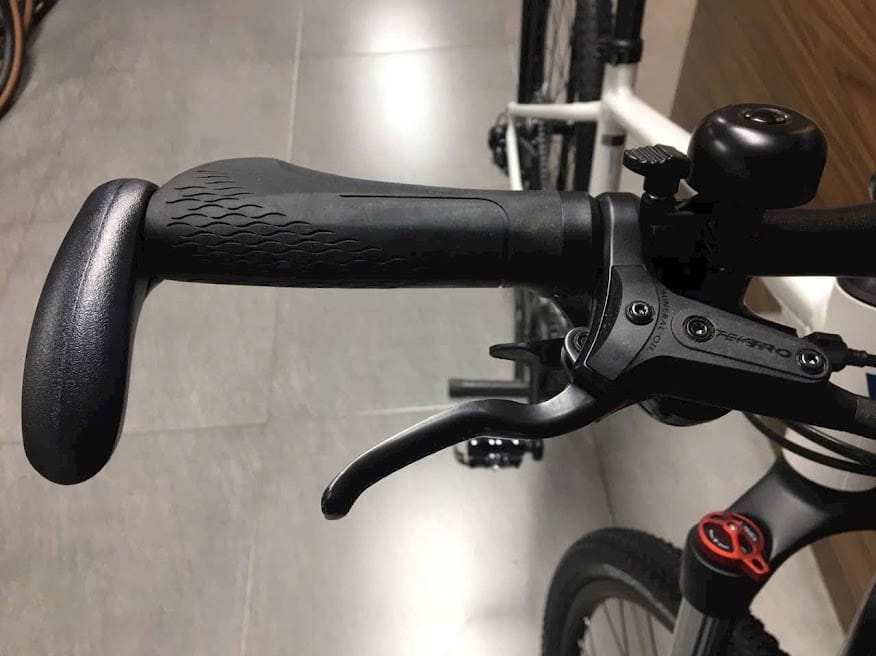 Xe đạp địa hình mtb GIANT ATX 810 2025 9 - Xe đạp đường phố tay de xe dap dia hinh mtb giant atx 810 2025 - Xe đạp đường phố